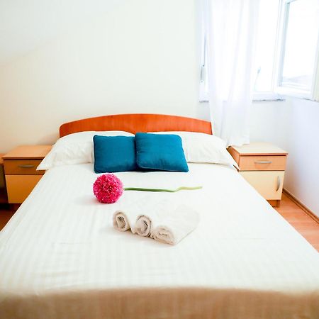 The Florens Residence Near The Beach With The Pool, Bbq And Kids Playground, Zadar Diklo 客房 照片