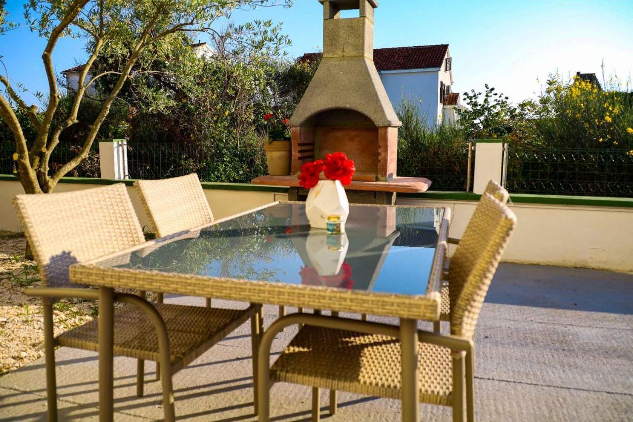 The Florens Residence Near The Beach With The Pool, Bbq And Kids Playground, Zadar Diklo 外观 照片