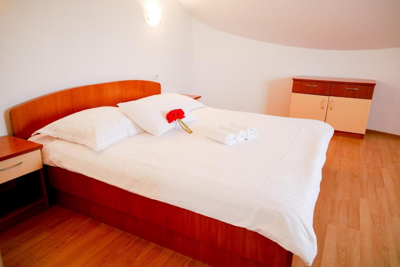 The Florens Residence Near The Beach With The Pool, Bbq And Kids Playground, Zadar Diklo 外观 照片